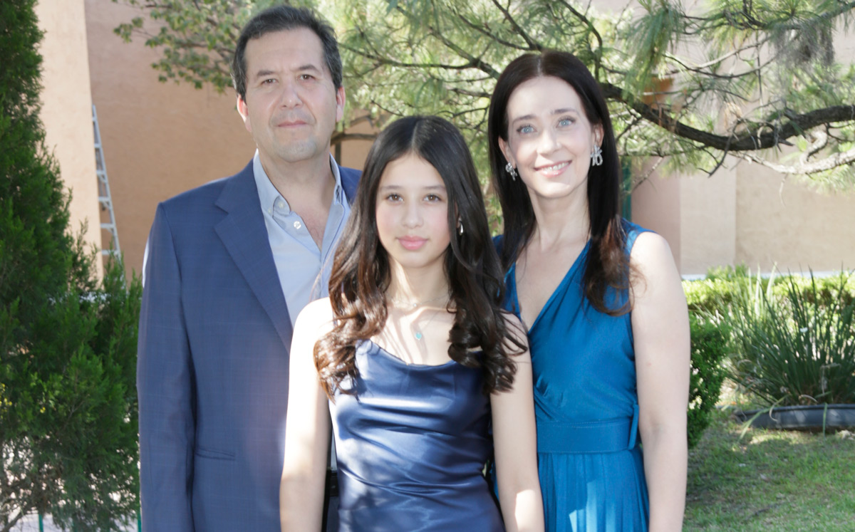 Adrián González, Valentina González y Flavia Fritze de González / Foto: Staff Chic