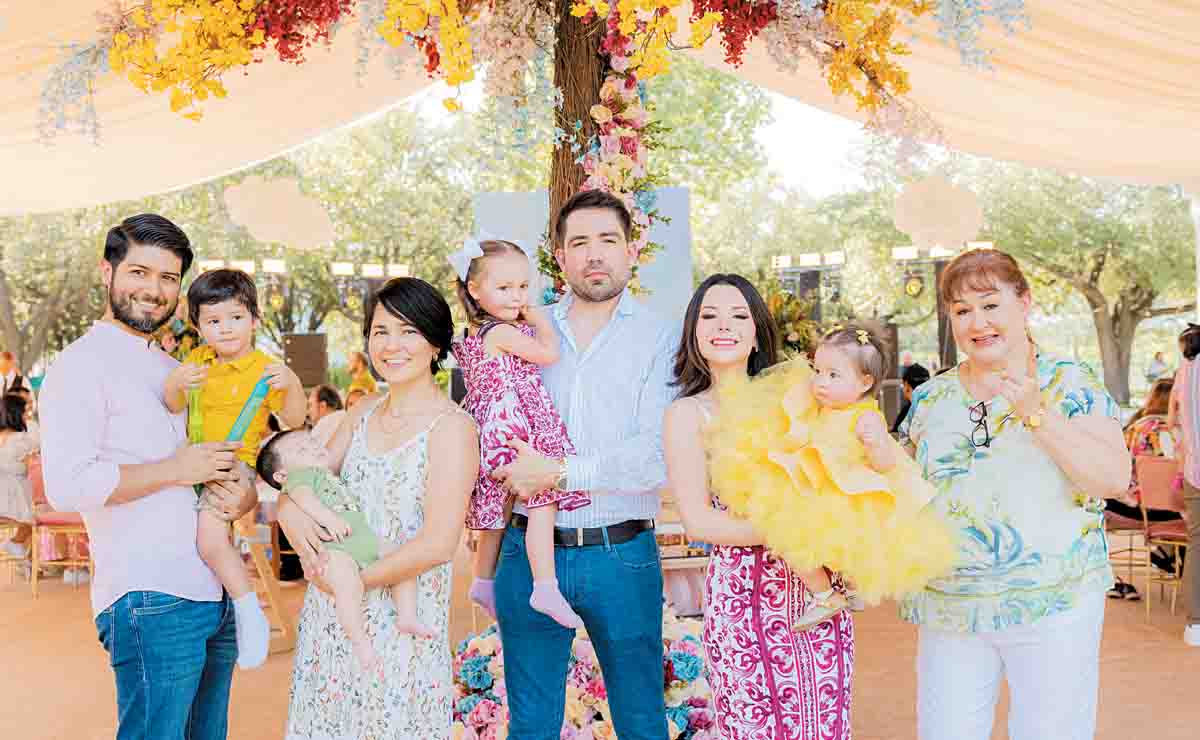 Alfredo Vielma, Mauricio Vielma, Patricia Montoya, Octavio Vielma, La festejada junto a sus papás y Juana Montoya