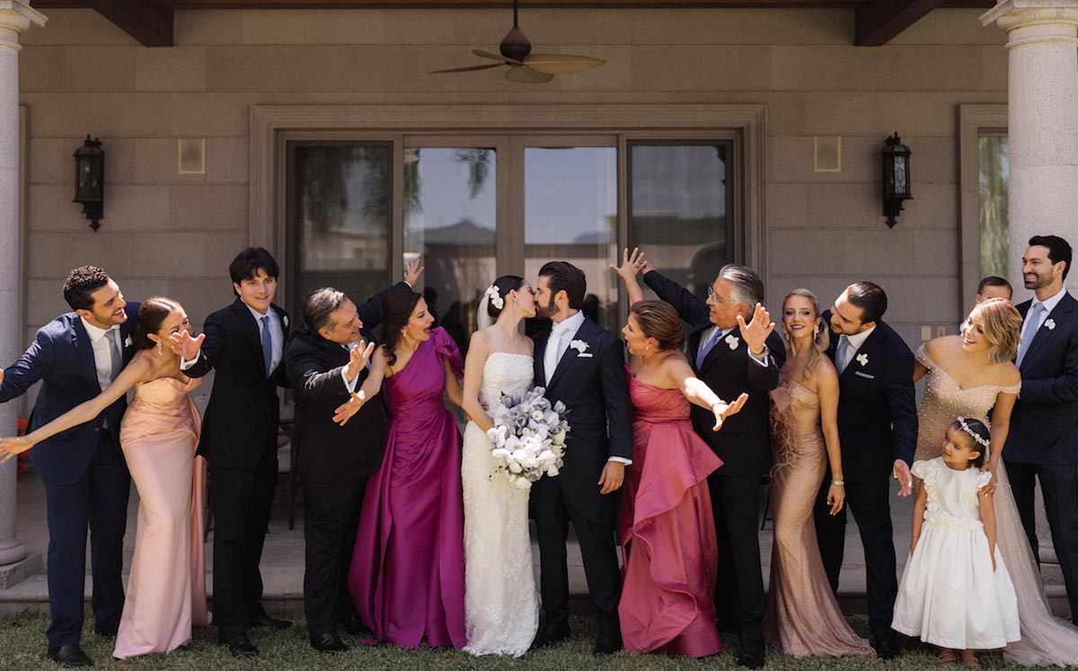 Los novios junto a sus familias, Agencia Blanca Bodas