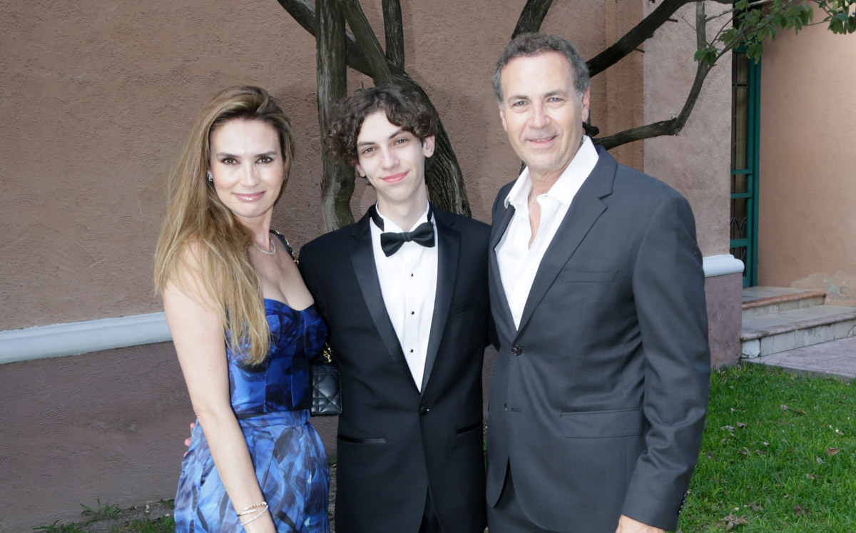 Martha Zozaya de Martínez, Adrián Martínez y Adrián Martínez / Foto: Staff Chic