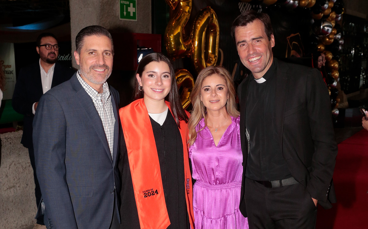 Mauricio Maldonado, Eugenia Maldonado, Maru González y Padre Julio Muñoz / Foto: Daniel Saldívar
