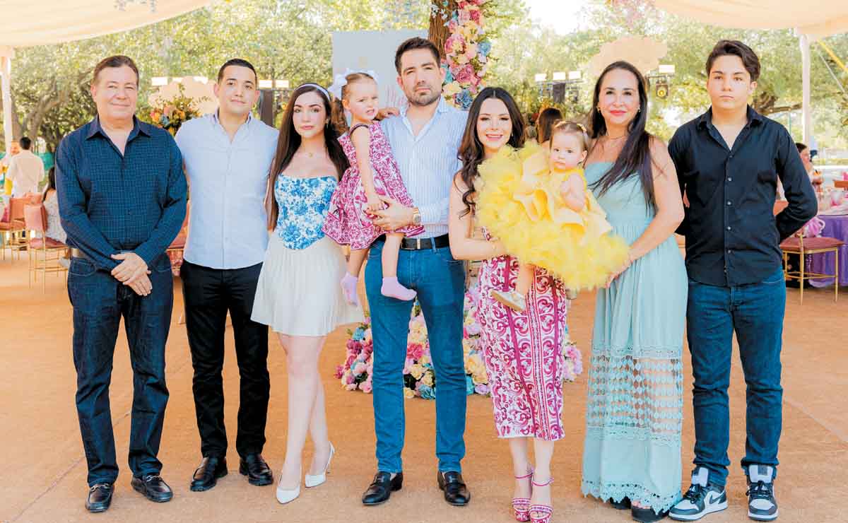 Ramiro Salinas, Diego Tejeda, Cecilia Salinas, Pamela Adalia Salinas, Ramiro Salinas, Ada Pamela Rodríguez, la festejada, Martha Leticia y Gabriel Sal