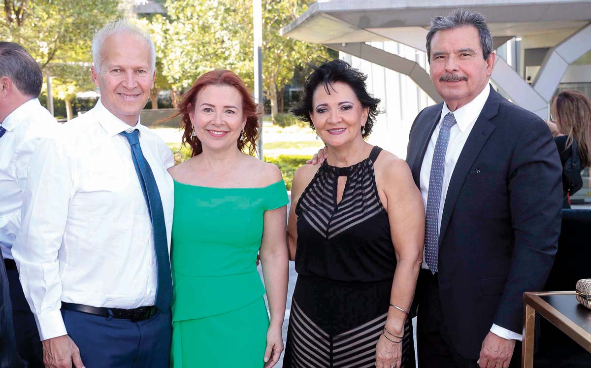 Óscar Guevara, Maru Barcena de Guevara, Martha Montemayor y Mauricio Ochoa