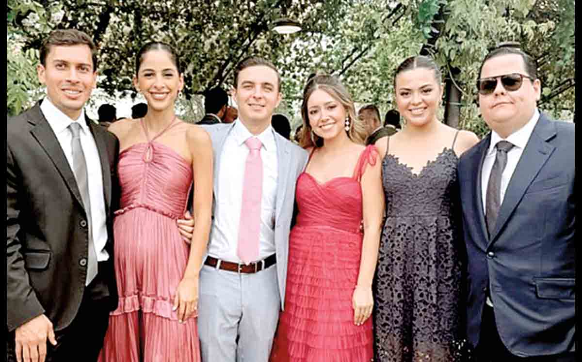 @leylaferes llegaron con sus mejores outfits a la boda