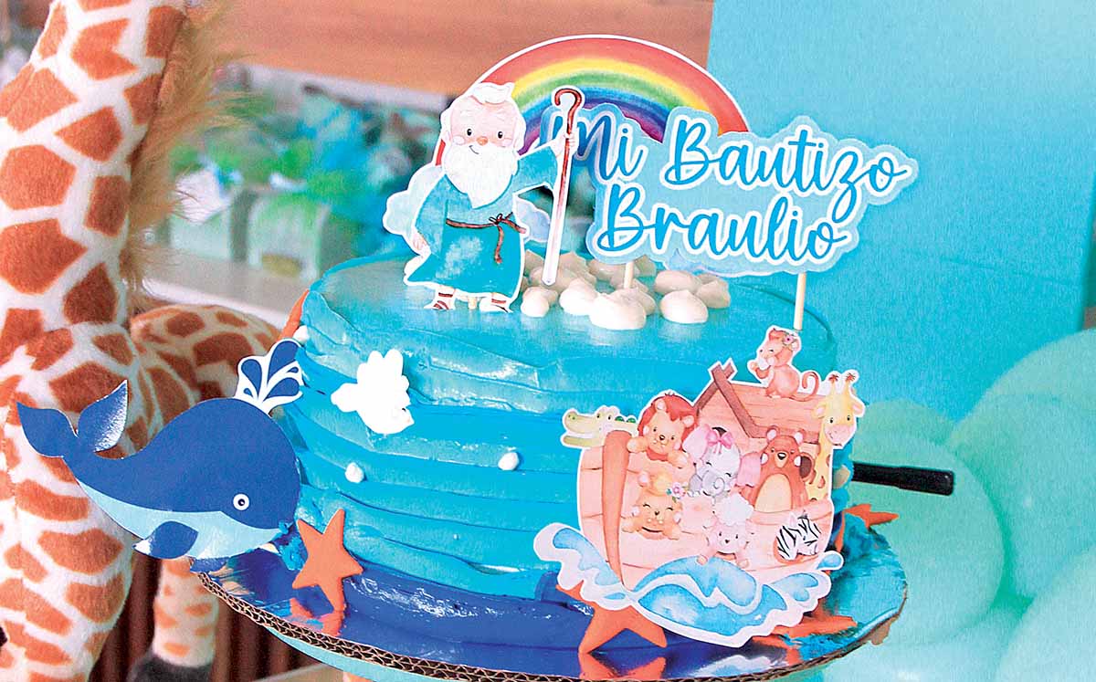 detalles del delicioso pastel piñatero relleno de dulce de leche y una barra de postres a cargo de Dolce Bere