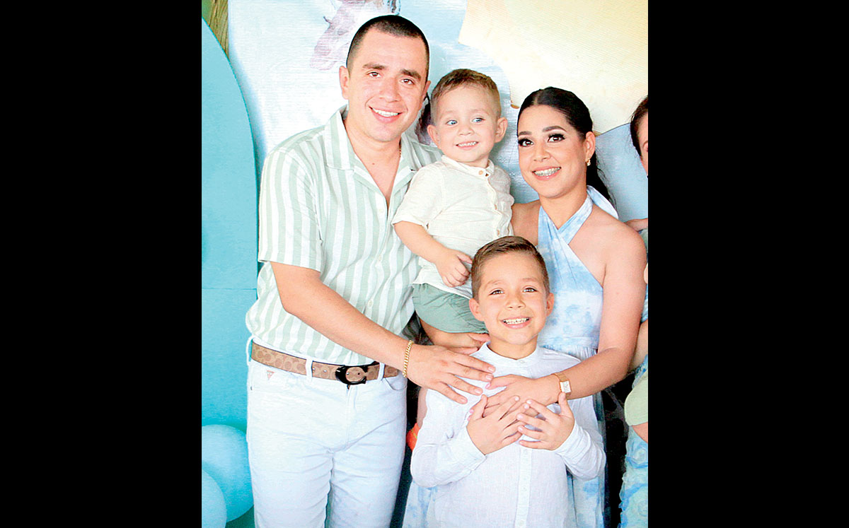 SERGIO MEDINA, SAMUEL MEDINA, SERGIO MEDINA Y ALISSA GARCÍA llegaron en familia al bautizo de Braulio Medina