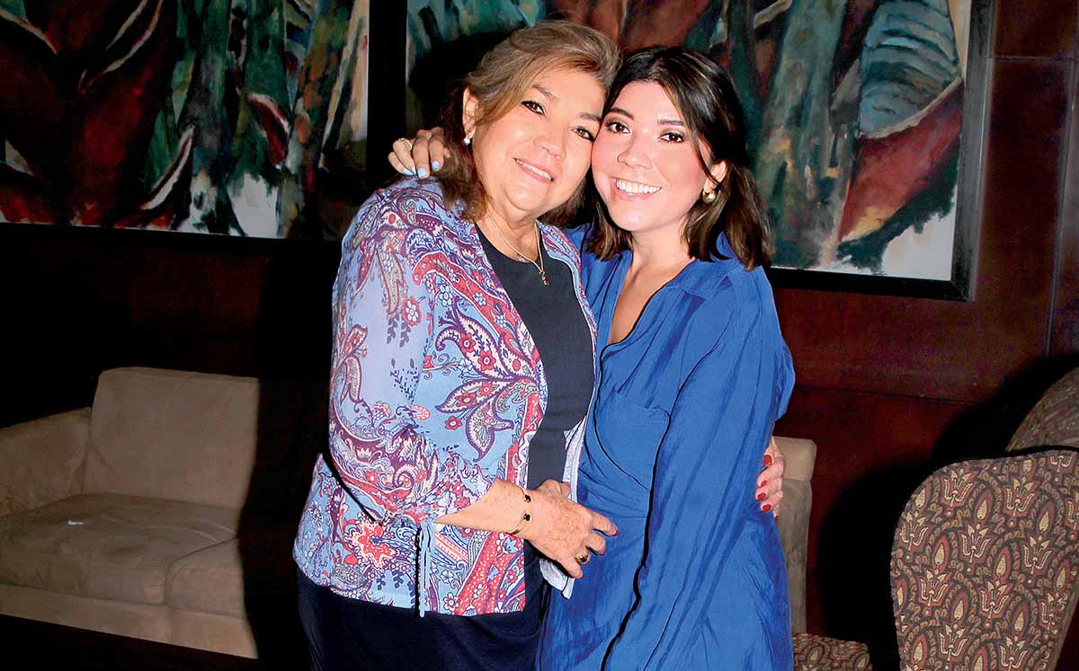 ALEJANDRA FERNÁNDEZ Y ALEJANDRA GARCÍA en el Club de Industriales Tampico