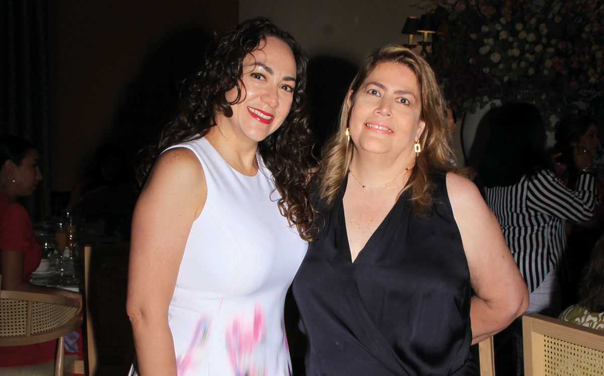 YANELI VALLE Y MARISOL PEÑA se divirtieron con juegos como la tradicional lotería de los novios