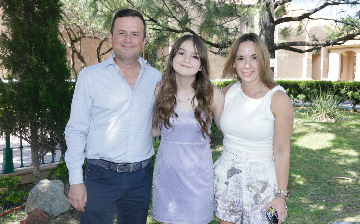 Alfredo Garza, Valeria Garza y María Elena Quintanilla de Garza / Foto: Staff Chic