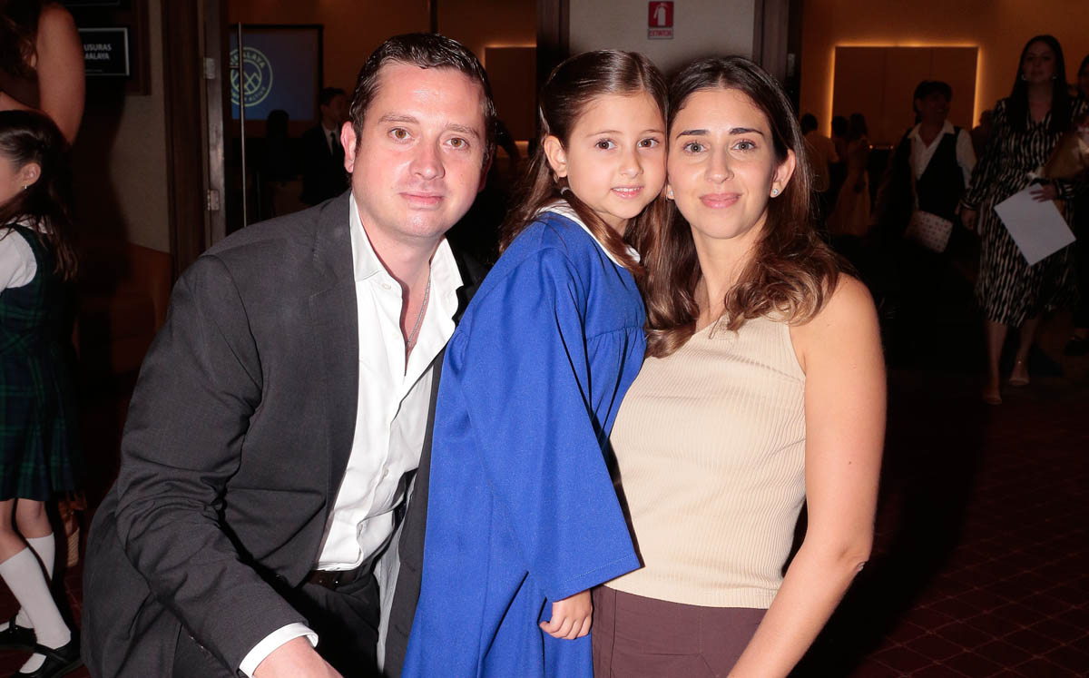 Andrés Romo, Valentina Romo y Claudia Peña