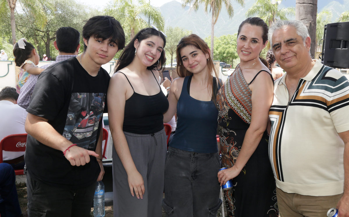 Antonio González, Robin Carlos, Ana González, Karina de González y José González / Foto: Omar Valdez