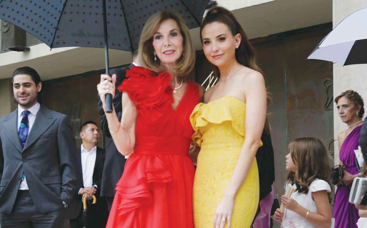 Gina De la Garza de Martínez y Daniela Martínez