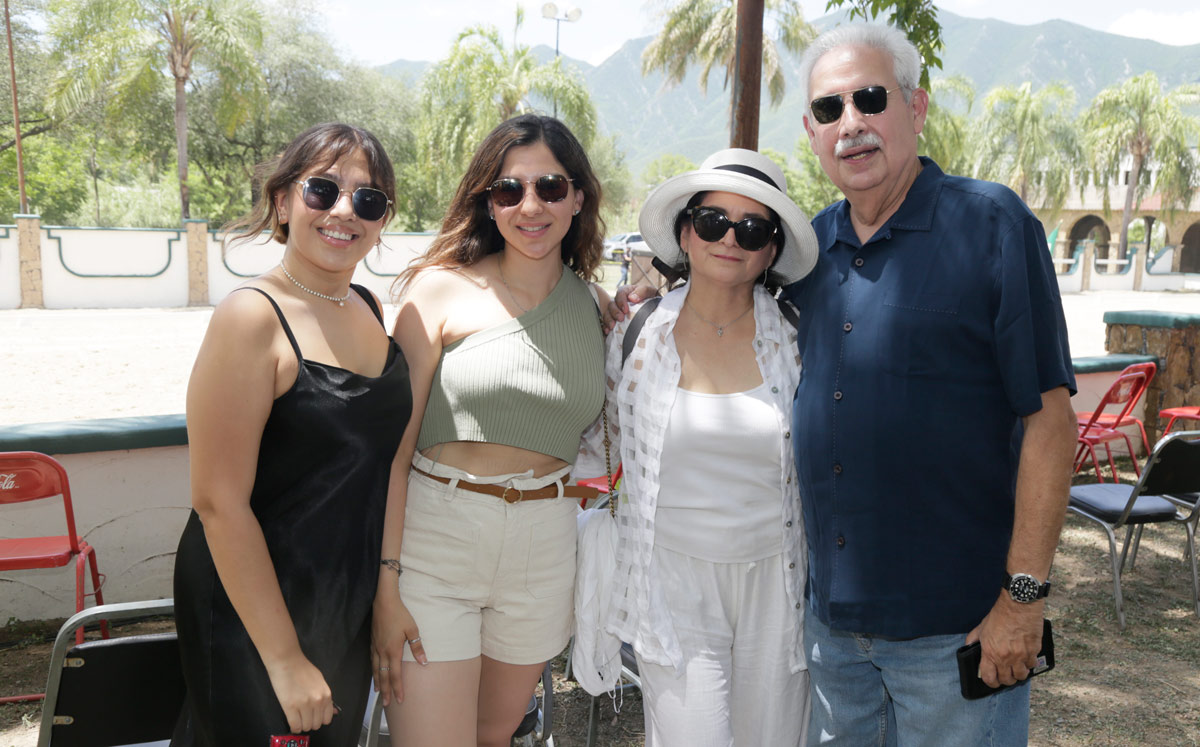 Karen Villagómez, Natalia Garza, Patricia González y Andrés González / Foto: Omar Valdez