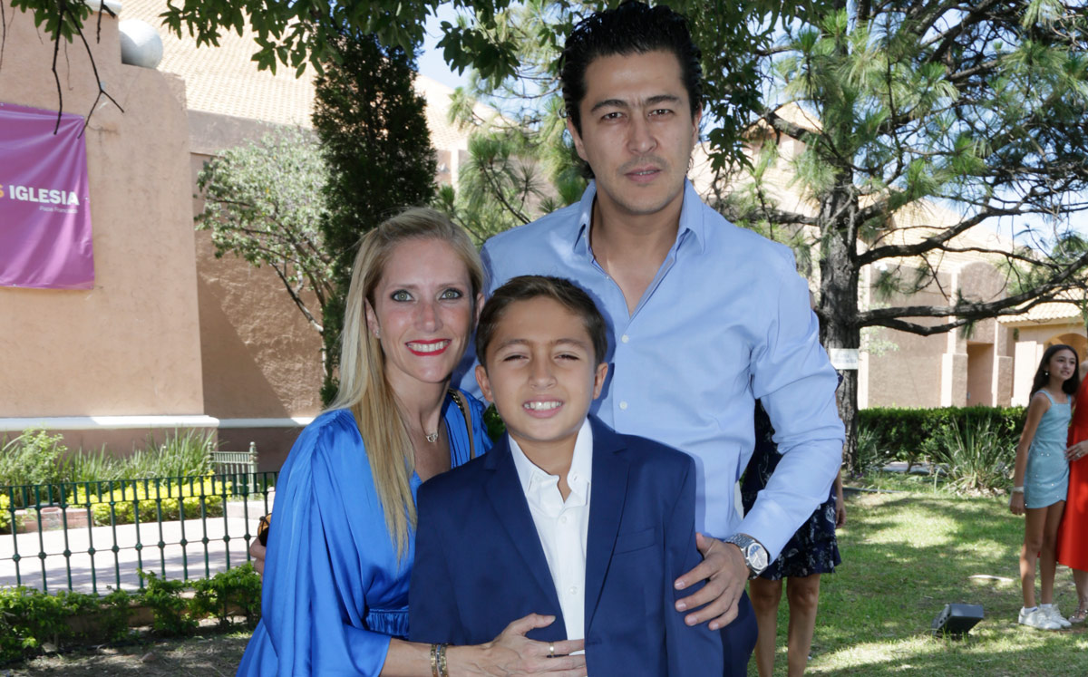 Karla Treviño de De León, Abraham De León y Abraham De León / Foto: Staff Chic