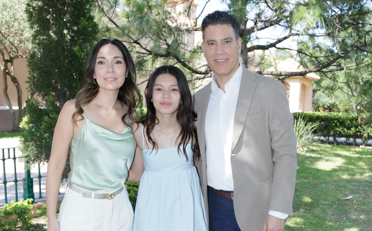 Mariana Álvarez de Meléndez, Sofía Meléndez y Jorge Meléndez / Foto: Staff Chic