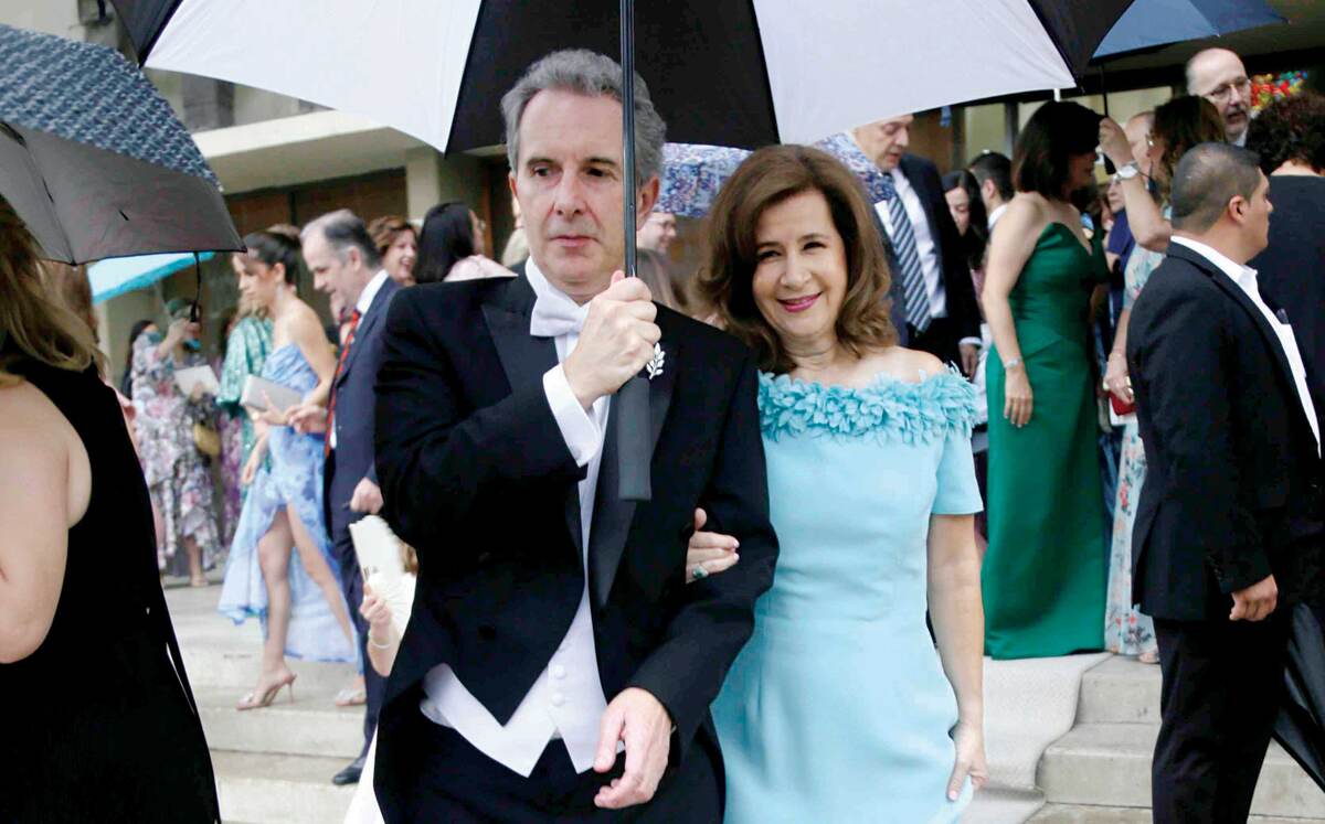 PAPÁS DEL NOVIO. Gerardo José De la Garza Santos y Yolanda María Coindreau de De la Garza