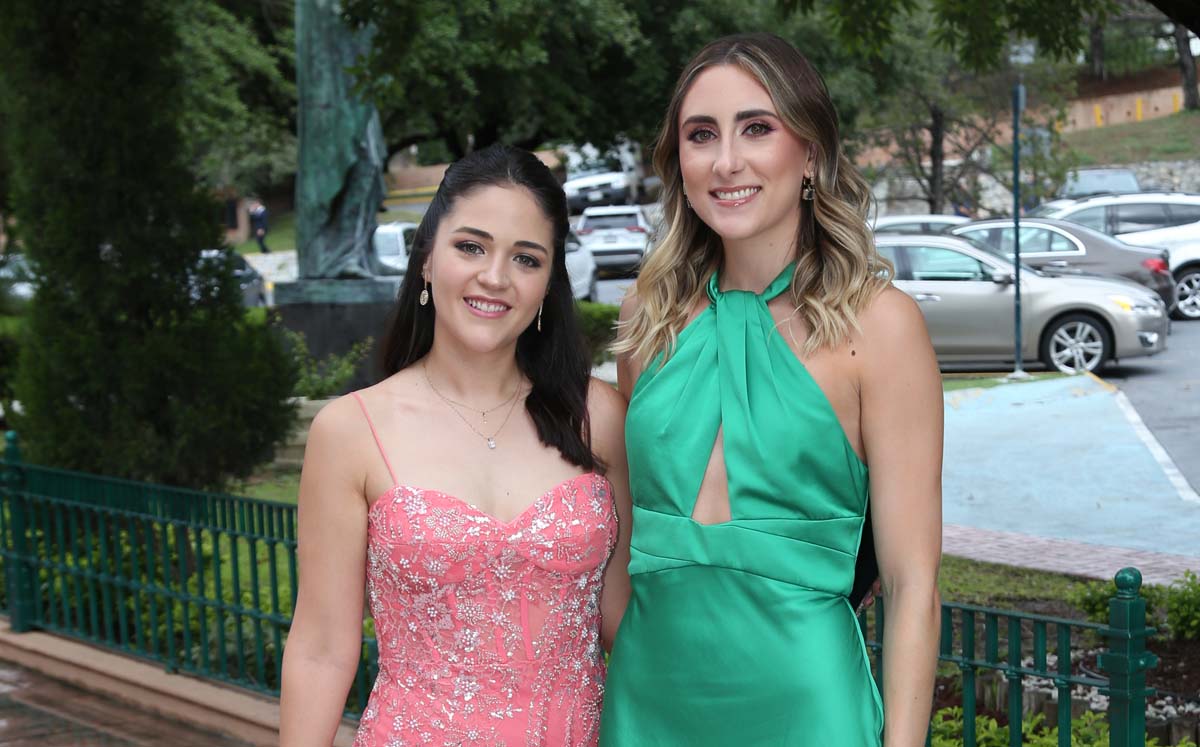 Paulina Fernández y Camila Larson