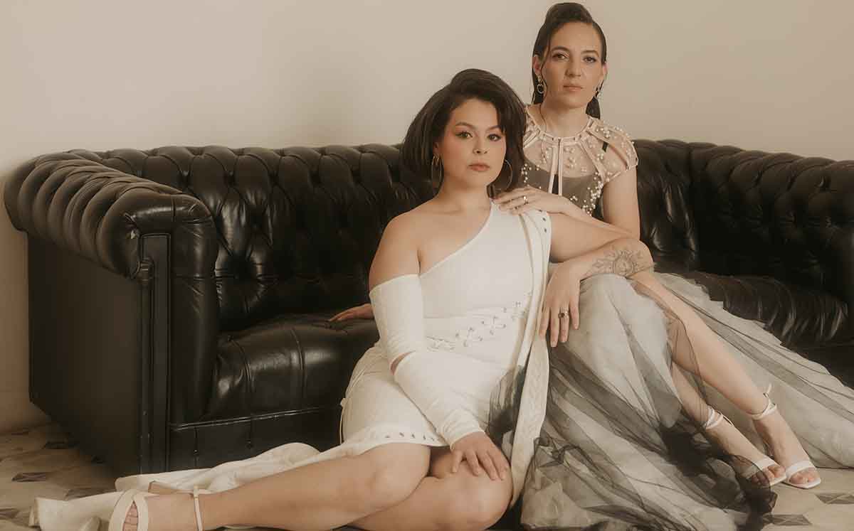 Zyanya Gorraez y Diana Cano en el mes de pride