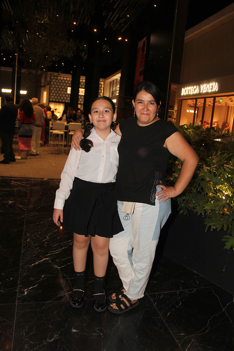 Zara Rocío González y Denisse Guerrero.