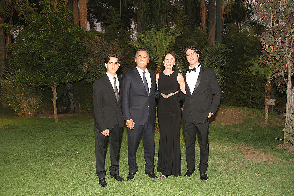 Diego García, Carlos García, Meghan Tally y Mateo García Tally