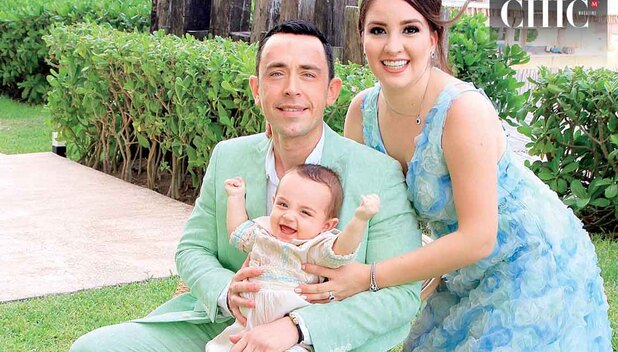 BRYAN MEDINA Y BERE LÓPEZ felices de celebrar el bautizo de BRAULIO MEDINA