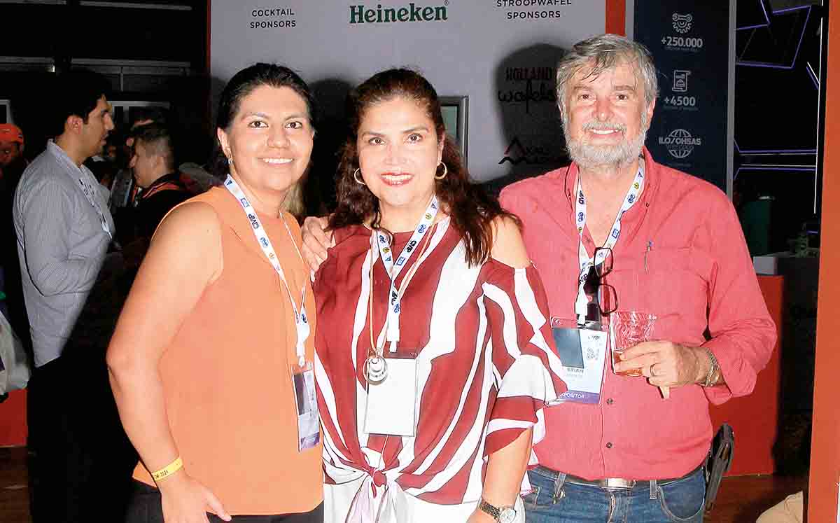 SOFÍA ARRIAGA, ANA MARÍA SALAZAR Y JUAN MANUEL FERNÁNDEZ llegaron puntuales al Congreso Mexicano del Petróleo 2024