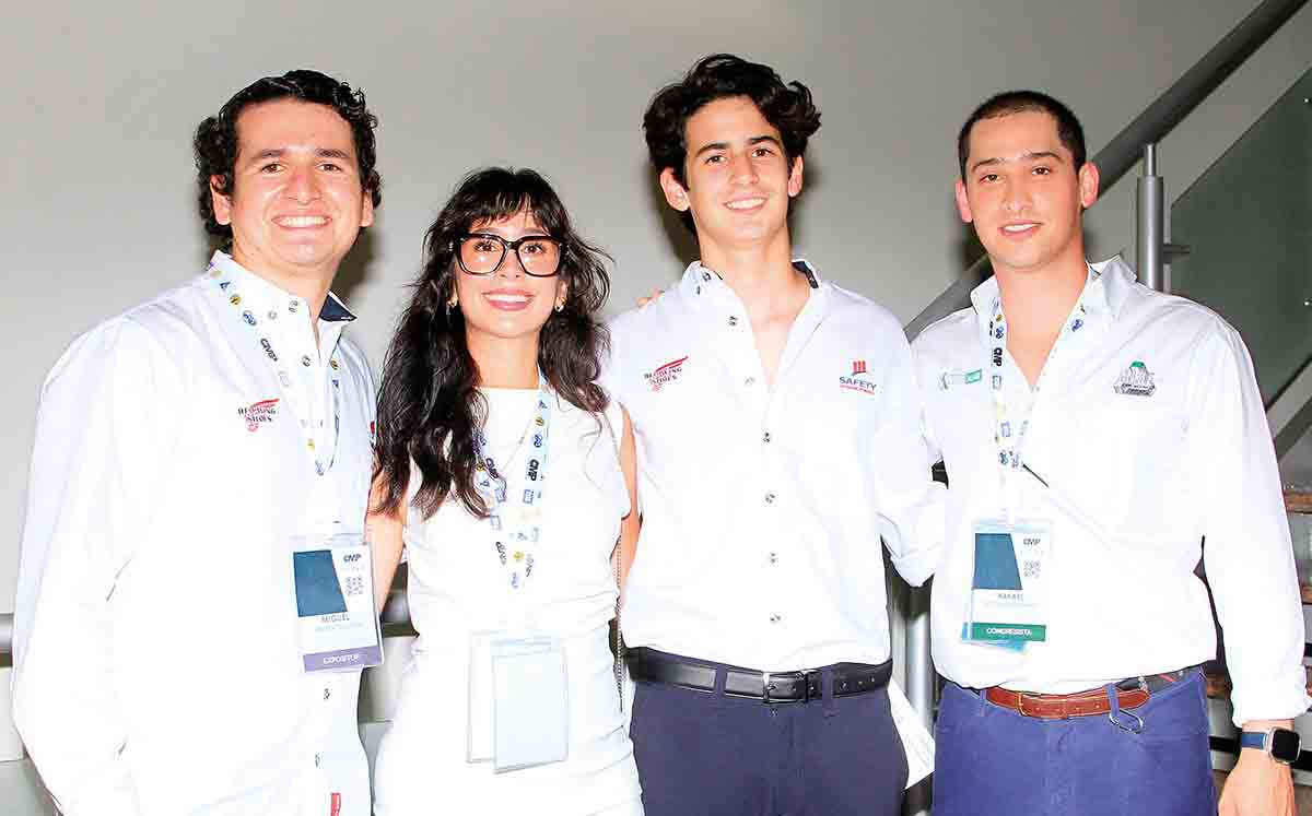 MIGUEL ANDRADE, MARIFER ANDRADE, EMILIANO ANDRADE Y CARLOS ANDRADE  felices de conocer las 144 compañías de la industria energética