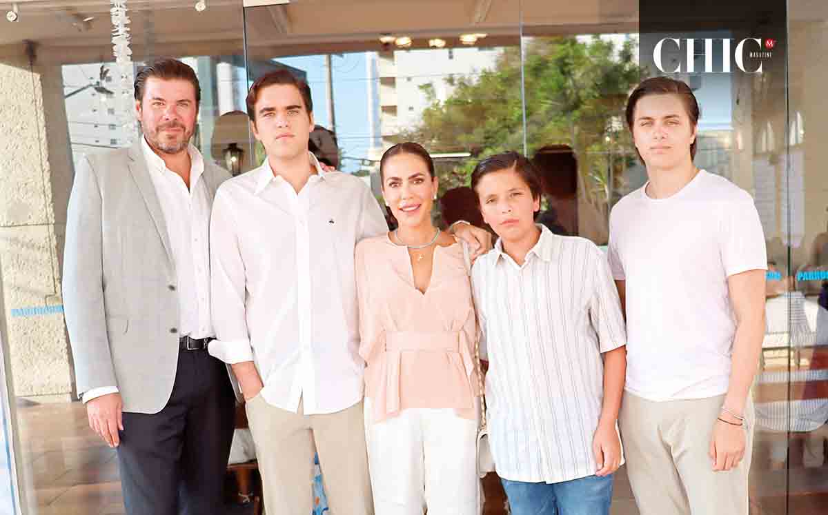 RAÚL DEL TORO, RAÚL DEL TORO, ALEJANDRA VELA, DIEGO DEL TORO Y ALEJANDRO DEL TORO en la ceremonia de Acción de Gracias