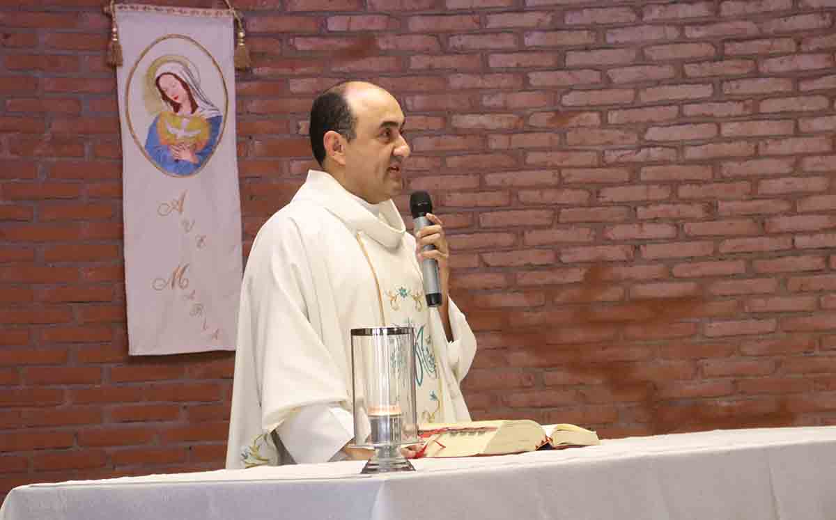 PADRE GUSTAVO SOLIS dedicó unas palabras a los alumnos del último semestre de preparatoria del ATS