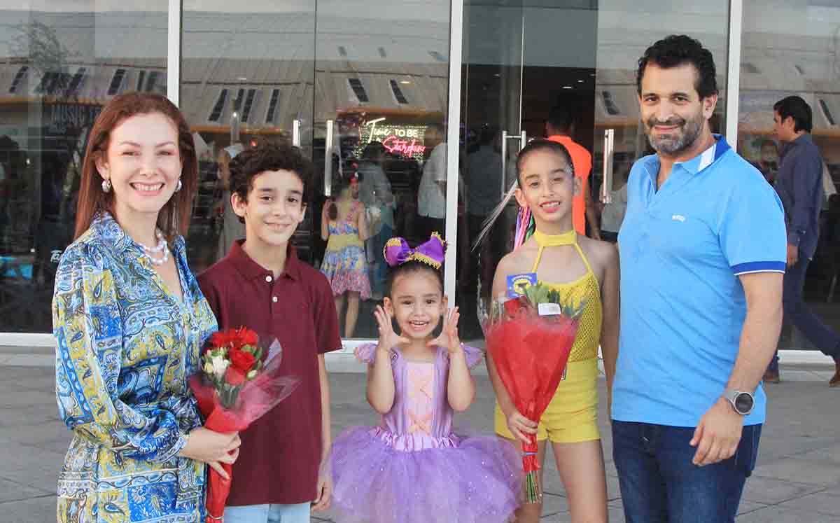 Asistentes nos regalaron sus mejores sonrisas en el evento