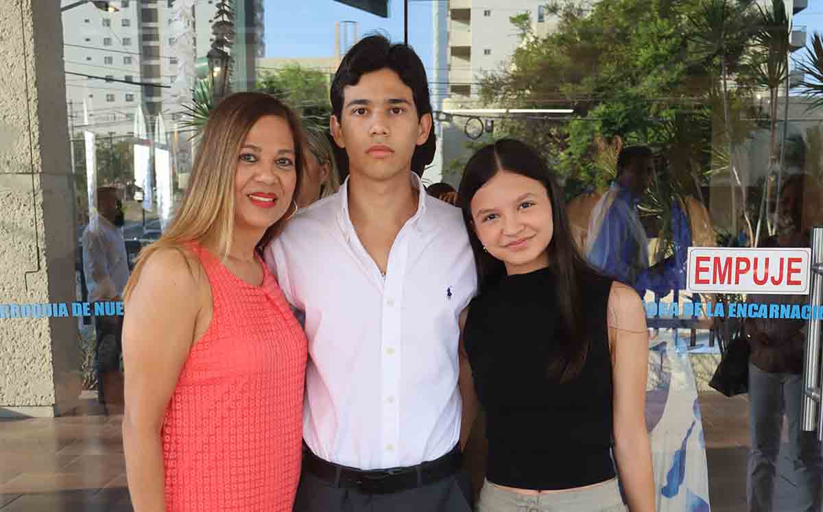 Asistentes en la Parroquia de Nuestra Señora de la Encarnación
