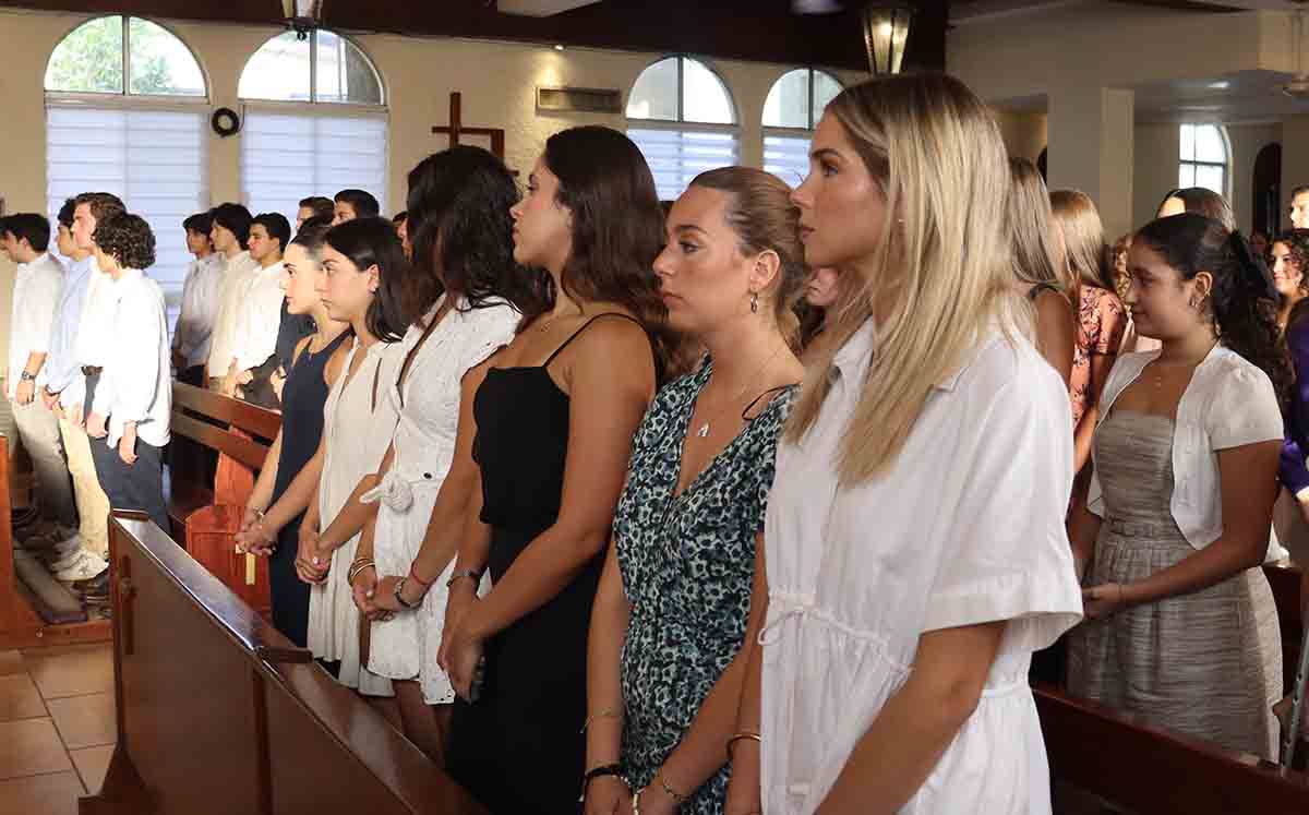 Asistentes en misa