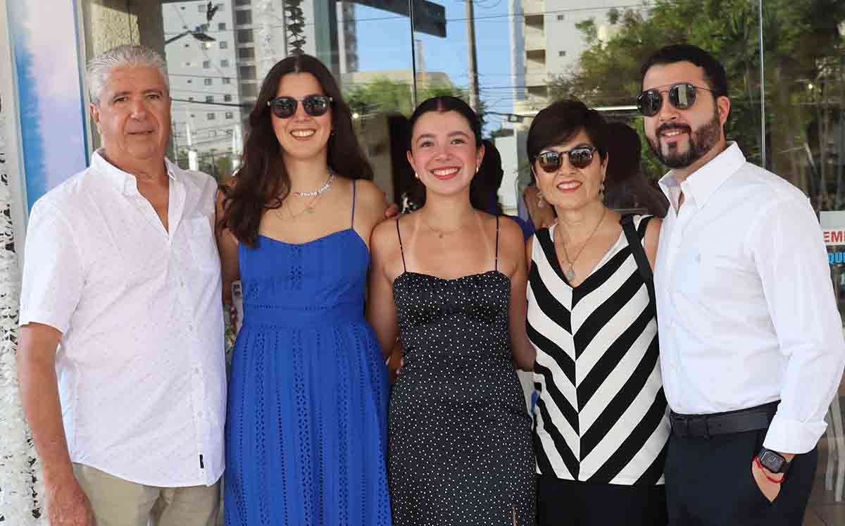 Asistentes llegaron con sus mejores sonrisas a la misa