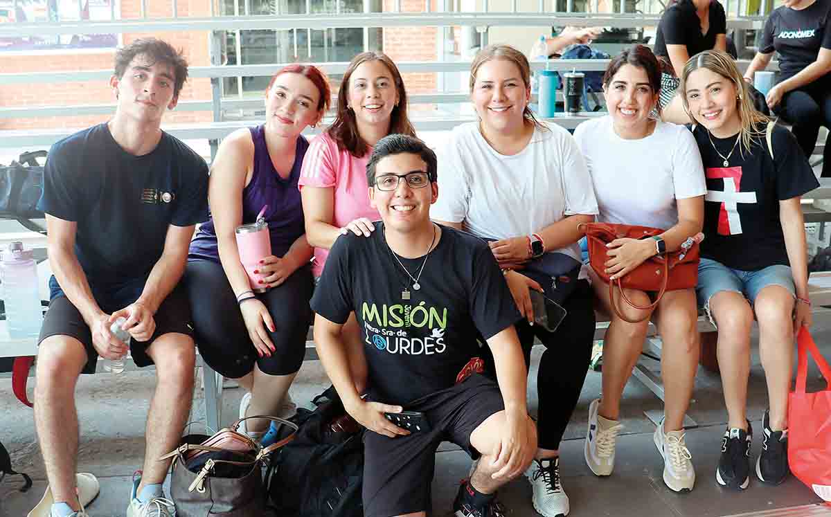 JESÚS MARTÍNEZ, VALERIA MARTÍNEZ, MARIFER CABRIALES, SAMANTHA MORALES, DANIELA TAMAYO, YARUMI REYES Y MARIO CABRIALES en el ICT