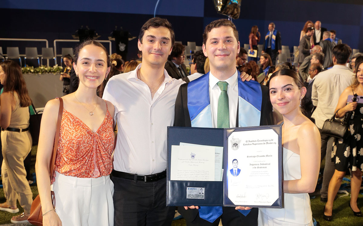 Alejandra Turner, Álvaro Elizondo, Santiago Elizondo y Ana Gabriela Núñez / Foto: Daniel Saldívar