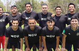 Asistentes en el partido de fútbol de las Fiestas de Fuego Nuevo 2024