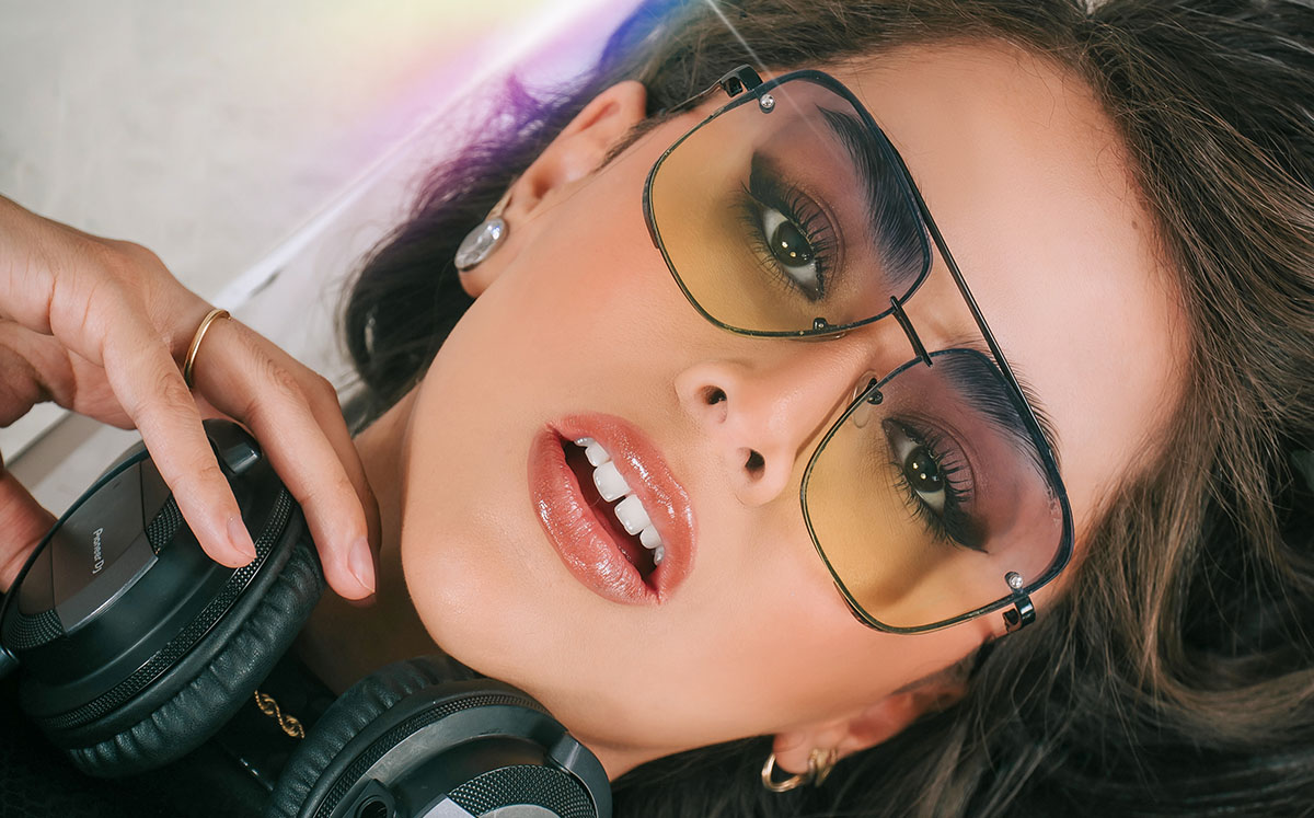Aranza Goroz ha trazado un camino impresionante en la escena musical mexicana, destacándose por su energía contagiosa y versatilidad en los decks.