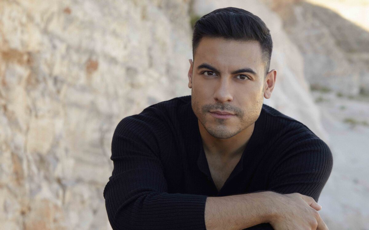 Considerado el artista más importante de su generación, Carlos no solo ha destacado en la música, sino en el teatro.