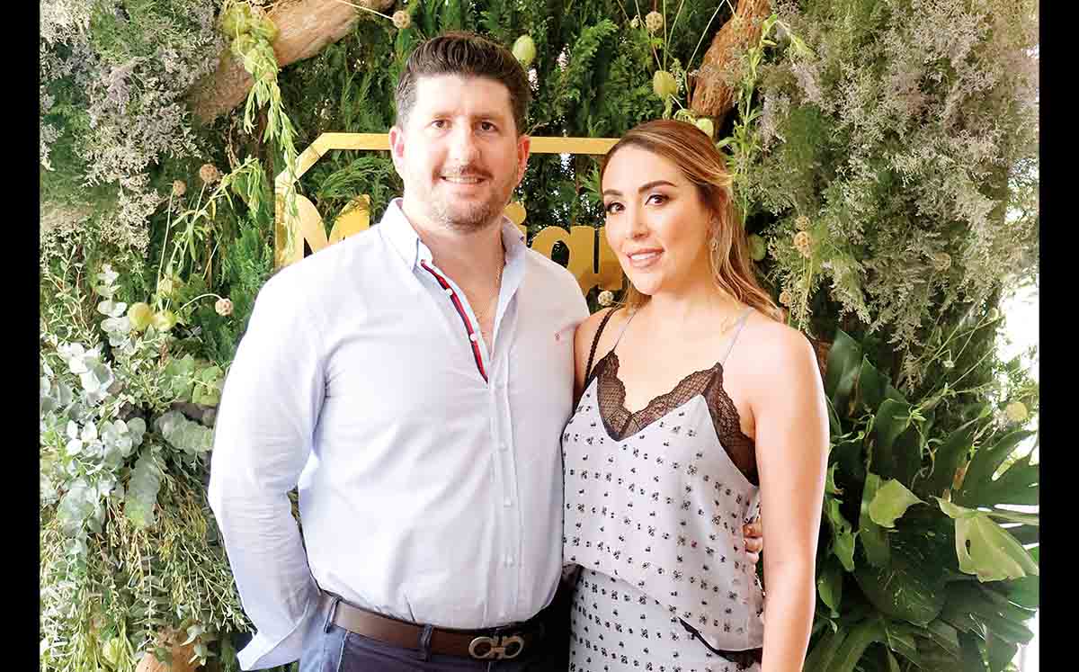 HENRY NADER Y TATIANA CONDE fueron recibidos por la música de Proyección Acústica
