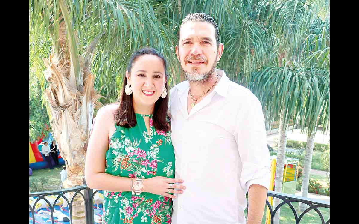 GRACE CONDE Y GUILLERMO MARON fueron recibidos por refrescantes cocteles de bienvenida