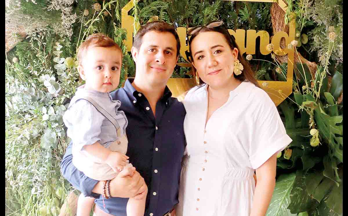 EMILIANO ROSAS, ENRIQUE ROSAS Y ANDREA CONDE fueron recibidos por la música de Proyección Acústica