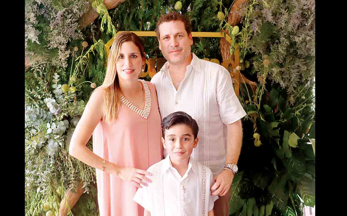 MARIELA MINA, LUIS SIMÓN Y MARIANO CORONA disfrutaron de la hermosa decoración de Leonarda