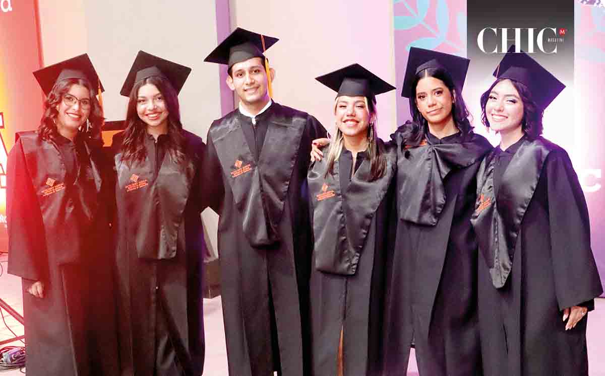 ITZEL LAGE, GABRIELA AGUILAR, JULIO PONCE, ELIZABETH ESCOTO, KARLA ELVIRA Y KARINA RODRÍGUEZ terminaron una etapa más en su vida