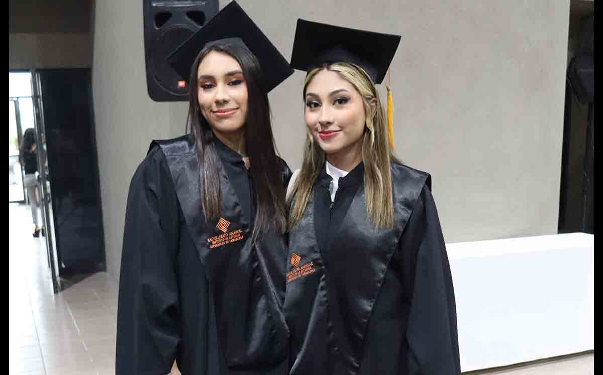 JESSICA LARA Y KAMILA QUINTANILLA están listas para la universidad