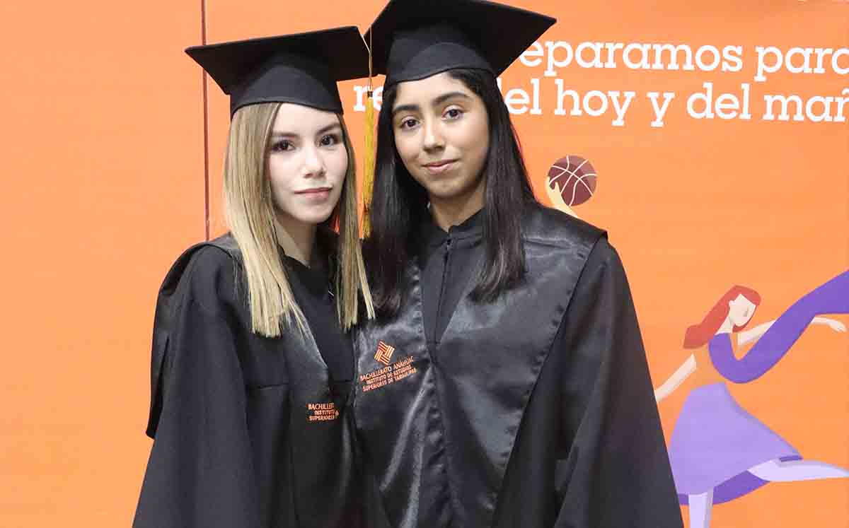 MARÍA FERNANDA NAVARRO Y ANA CASTILLO disfrutaron de la misa del padre Bruno Montekio