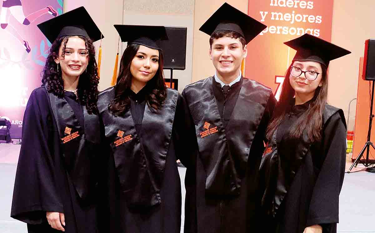 JULIA CASTRO, DANIELA JUAREZ, MASSABI VALVERDE Y REBECCA MARTÍNEZ nos regalaron sus mejores sonrisas