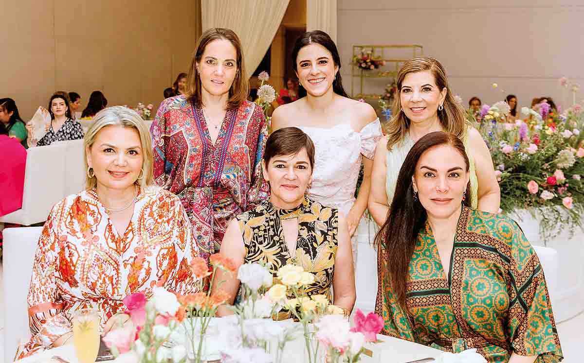 VERO GONZÁLEZ,MIRIAM BRAÑA, MARCELA AGUILAR, ESPERANZA GONZÁLEZ Y DENISSE RODRÍGUEZ fueron recibidas con fruta de temporada servido con yogurth