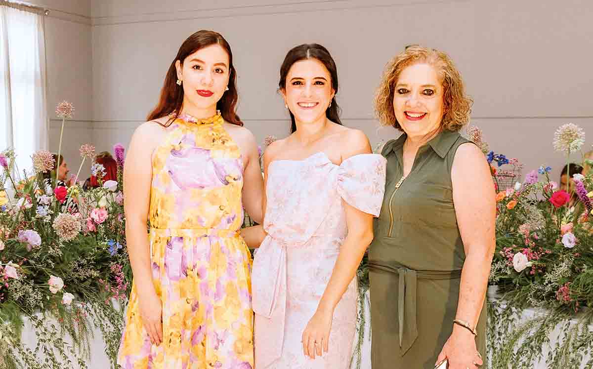 IRAIS ROMERO, MARCELA AGUILAR Y MARGARITA ROMERO felices en el Casino Victorense