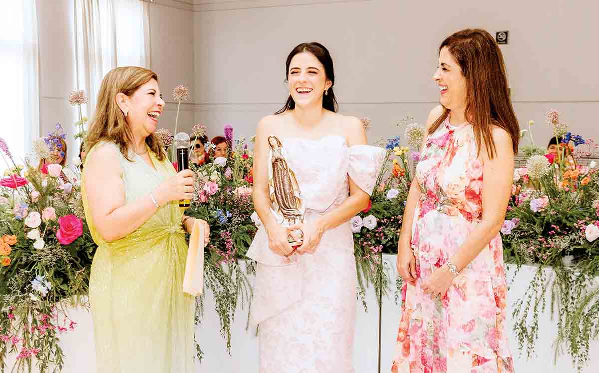 CECI DE MARTÍNEZ, MARCELA AGUILAR, PATTY ABISAD disfrutando del momento