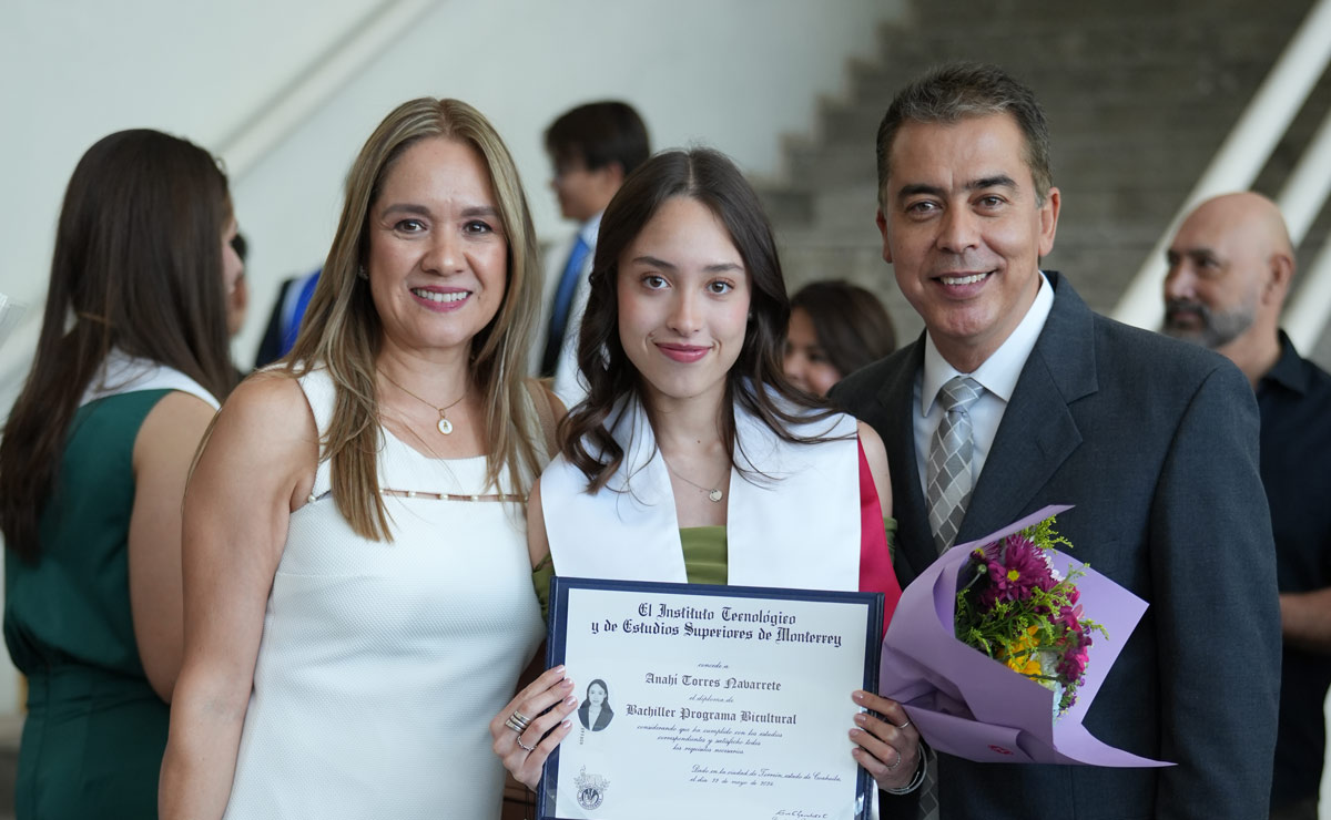 Alejandra, Anahí y Víctor